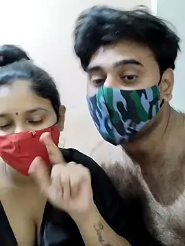 Snapshot of IND_COUPLE1 chatting on 12.17.24 IND COUPLE1 online show from 12.17.24