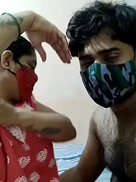 Snapshot of IND_COUPLE1 chatting on 12.21.24 IND COUPLE1 online show from 12.21.24