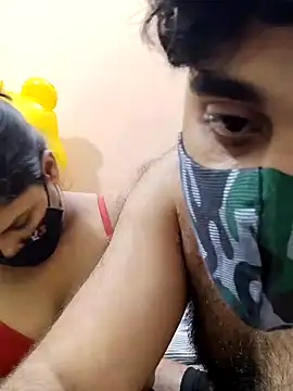 Snapshot of IND_COUPLE1 chatting on 12.29.24 IND COUPLE1 online show from 12.29.24