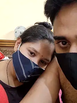 Snapshot of IND_COUPLE1 chatting on 02.14.25 IND COUPLE1 online show from 02.14.25