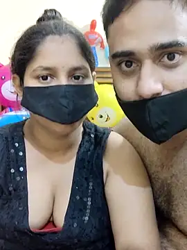 Snapshot of IND_COUPLE1 chatting on 03.03.25 IND COUPLE1 online show from 03.03.25