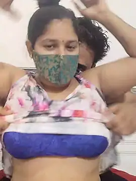 Snapshot of IND_COUPLE1 chatting on 09.13.25 IND COUPLE1 online show from 09.13.25