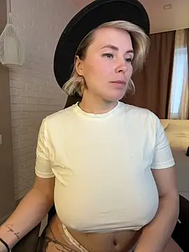 Charming Daphny online show from 12.04.25