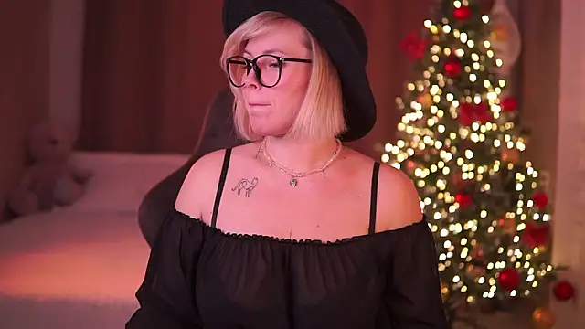 Charming Daphny online show from 12.20.25