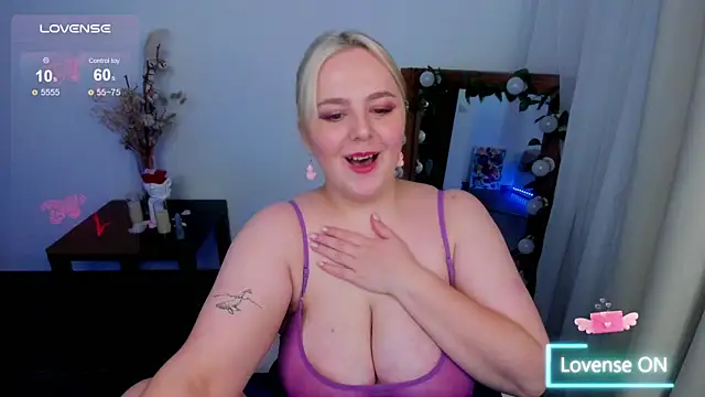 Snapshot of marry_evans chatting on 03.10.25 marry evans online show from 03.10.25