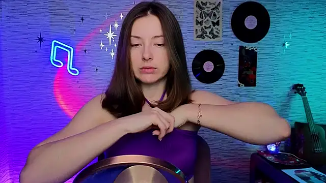 Snapshot of GloriaElmer chatting on 02.12.25 GloriaElmer online show from 02.12.25