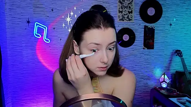 Snapshot of GloriaElmer chatting on 02.13.25 GloriaElmer online show from 02.13.25