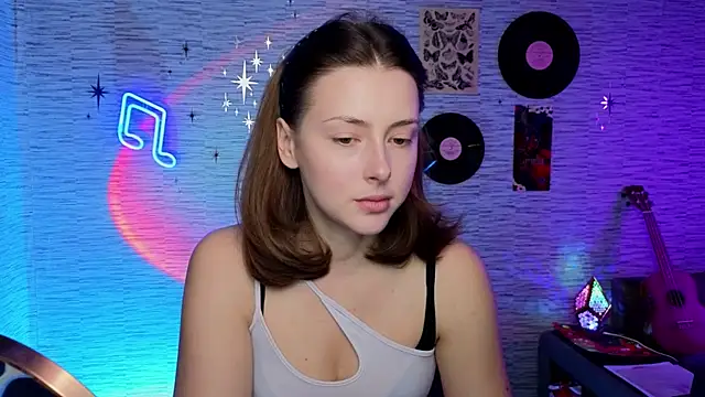 Snapshot of GloriaElmer chatting on 02.21.25 GloriaElmer online show from 02.21.25