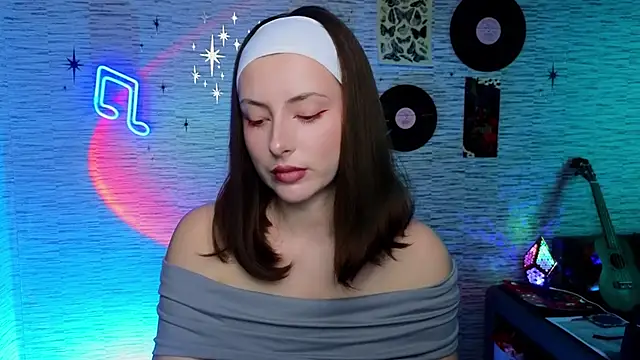 Snapshot of GloriaElmer chatting on 03.04.25 GloriaElmer online show from 03.04.25