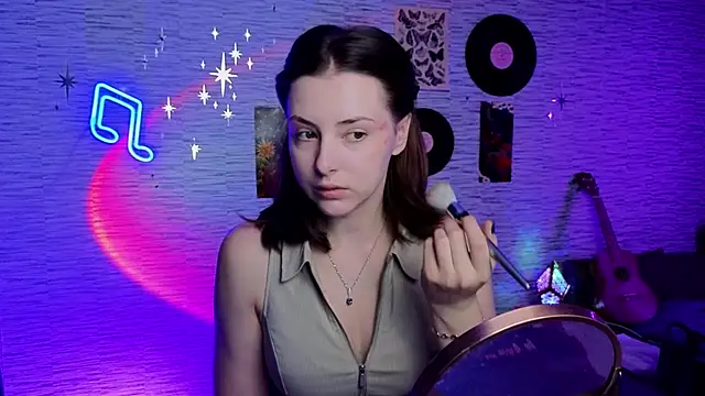 Snapshot of GloriaElmer chatting on 03.18.25 GloriaElmer online show from 03.18.25