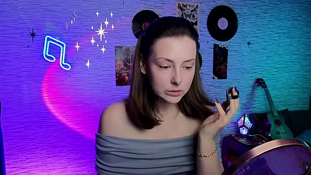 Snapshot of GloriaElmer chatting on 03.19.25 GloriaElmer online show from 03.19.25