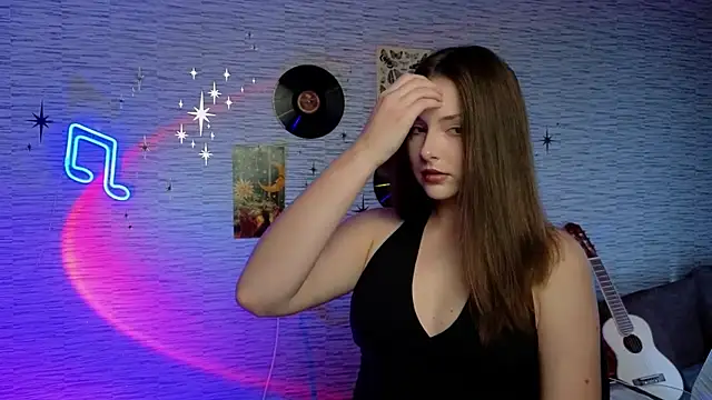 Snapshot of GloriaElmer chatting on 10.13.25 GloriaElmer online show from 10.13.25