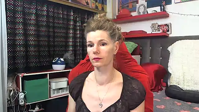 Snapshot of kellyterapy chatting on 01.16.25 kellyterapy online show from 01.16.25