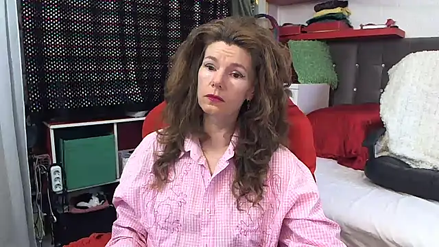 Snapshot of kellyterapy chatting on 02.01.25 kellyterapy online show from 02.01.25