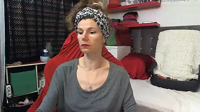 Snapshot of kellyterapy chatting on 02.11.25 kellyterapy online show from 02.11.25