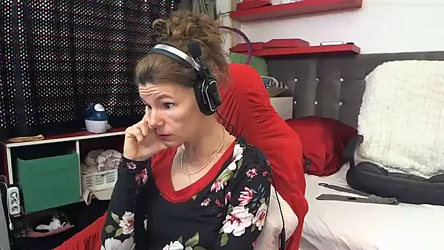 Snapshot of kellyterapy chatting on 02.14.25 kellyterapy online show from 02.14.25