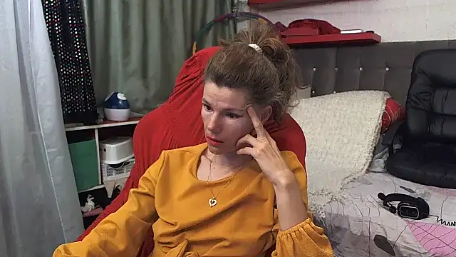 Snapshot of kellyterapy chatting on 03.18.25 kellyterapy online show from 03.18.25