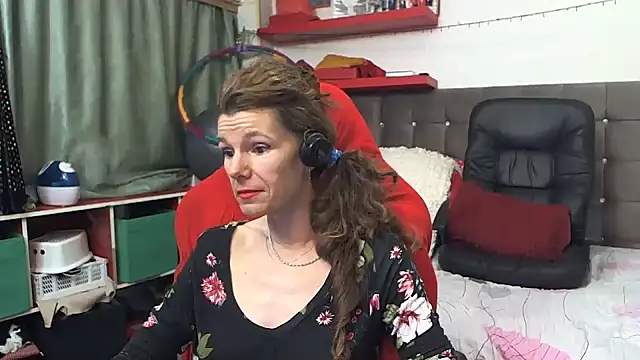 Snapshot of kellyterapy chatting on 03.19.25 kellyterapy online show from 03.19.25