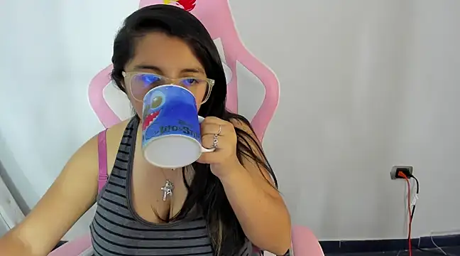  Angelinaandrade  online show from 02.05.25