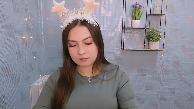 Snapshot of EmiliaTemi_ chatting on 12.24.24 EmiliaTemi online show from 12.24.24