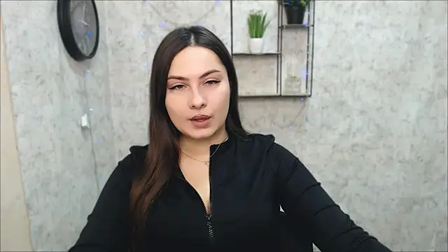Snapshot of EmiliaTemi_ chatting on 12.27.24 EmiliaTemi online show from 12.27.24