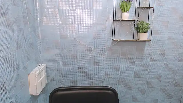 Snapshot of EmiliaTemi_ chatting on 01.16.25 EmiliaTemi online show from 01.16.25
