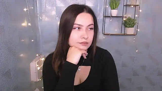 Snapshot of EmiliaTemi_ chatting on 01.17.25 EmiliaTemi online show from 01.17.25