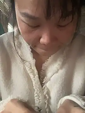 Snapshot of Laura8910 chatting on 12.11.24 Laura8910 online show from 12.11.24