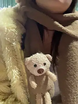 Snapshot of Laura8910 chatting on 02.05.25 Laura8910 online show from 02.05.25