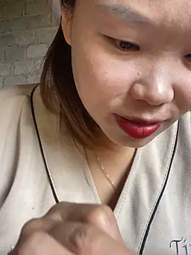 Snapshot of Laura8910 chatting on 03.05.25 Laura8910 online show from 03.05.25