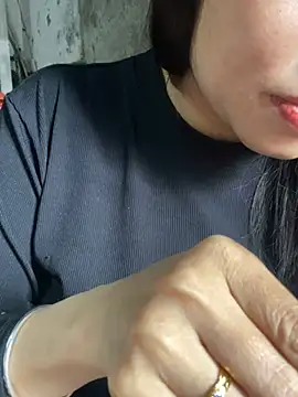 Snapshot of Laura8910 chatting on 03.11.25 Laura8910 online show from 03.11.25