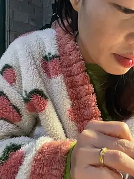 Snapshot of Laura8910 chatting on 03.19.25 Laura8910 online show from 03.19.25