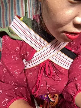 Snapshot of Laura8910 chatting on 11.10.25 Laura8910 online show from 11.10.25