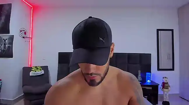 Snapshot of Alexander_Martines chatting on 12.24.24 Alexander Martines online show from 12.24.24