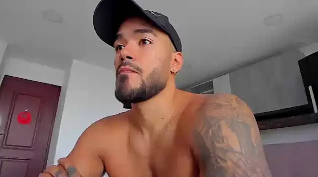 Snapshot of Alexander_Martines chatting on 12.30.24 Alexander Martines online show from 12.30.24