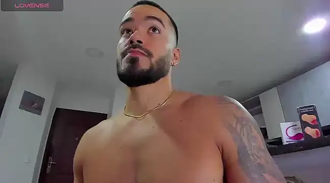 Snapshot of Alexander_Martines chatting on 01.19.25 Alexander Martines online show from 01.19.25