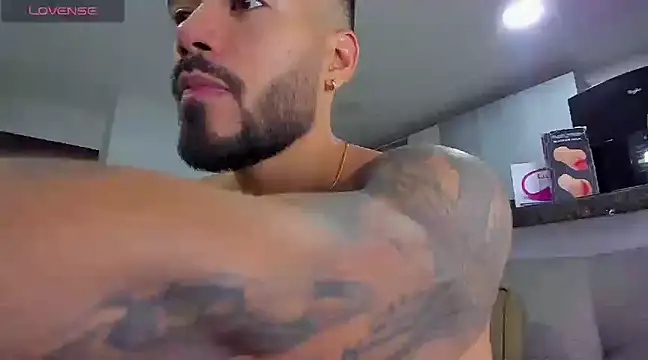 Snapshot of Alexander_Martines chatting on 01.19.25 Alexander Martines online show from 01.19.25