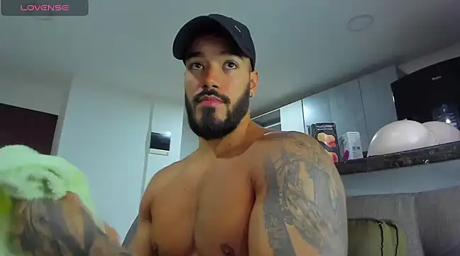 Snapshot of Alexander_Martines chatting on 02.16.25 Alexander Martines online show from 02.16.25