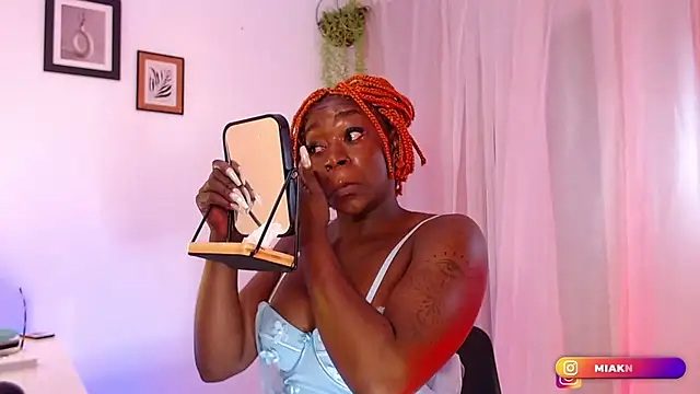 Snapshot of MiaKnox chatting on 12.26.24 MiaKnox online show from 12.26.24