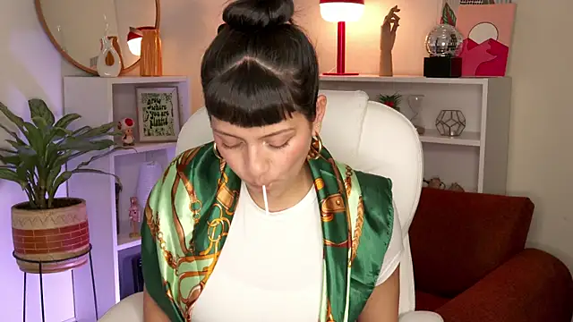 Snapshot of nahiapaws chatting on 10.09.25 nahiapaws online show from 10.09.25