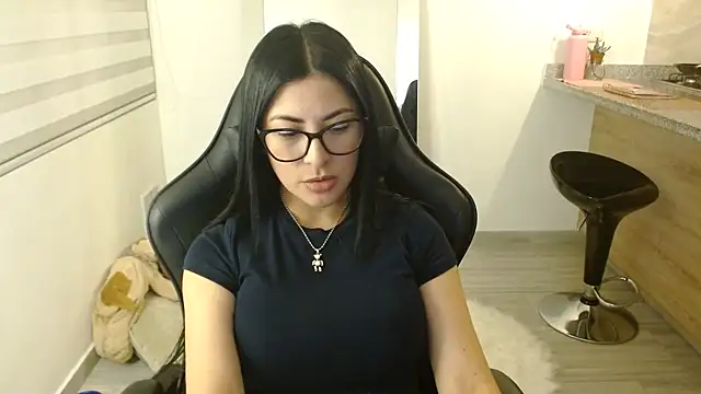 Charlotte cute18 online show from 12.18.25