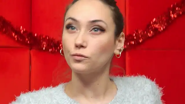 Snapshot of AliceMunro chatting on 12.28.24 AliceMunro online show from 12.28.24