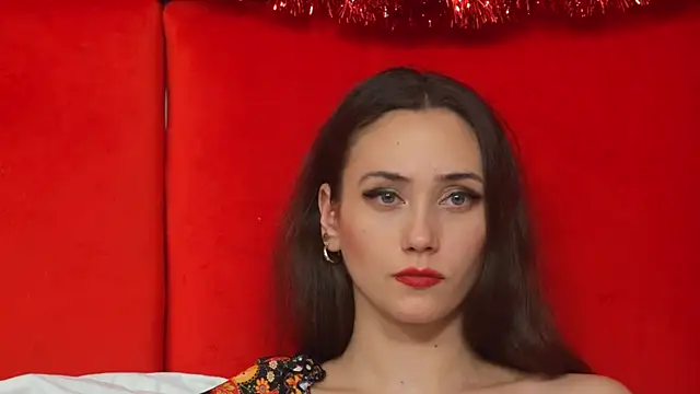 Snapshot of AliceMunro chatting on 12.29.24 AliceMunro online show from 12.29.24