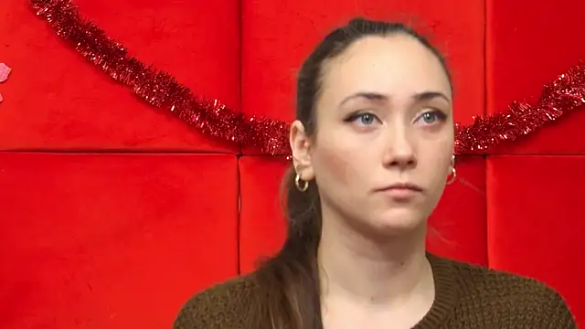Snapshot of AliceMunro chatting on 12.29.24 AliceMunro online show from 12.29.24
