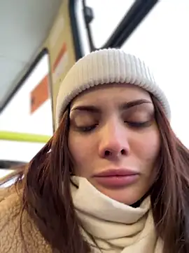 Snapshot of Accole chatting on 01.12.25 Accole online show from 01.12.25