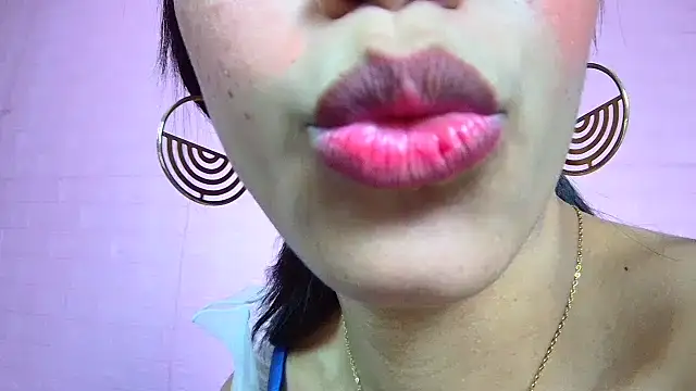 strawberrymia68 online show from 02.11.25