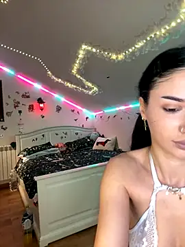 SelenaBee online show from 11.22.25