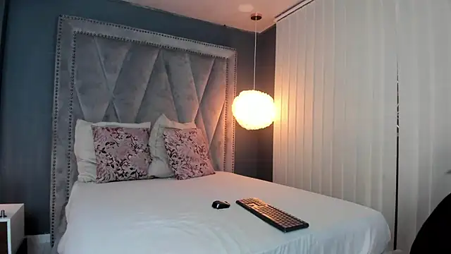 Hotsamantamature online show from 01.28.25