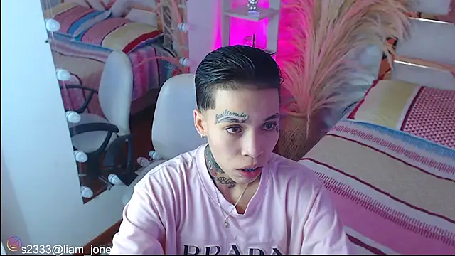 Jonesliam23 online show from 11.17.25