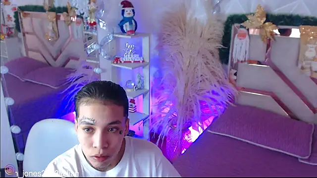 Jonesliam23 online show from 12.15.25